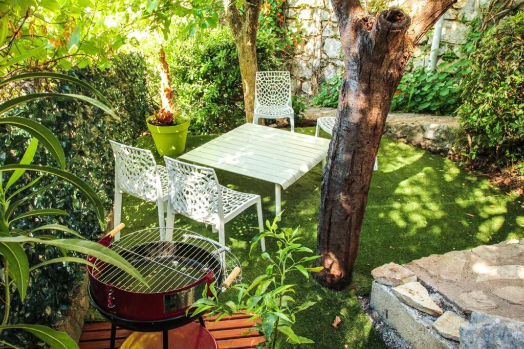 Appartement Lumineux Avec Terrasse Jardin Et Acces Piscine Villefranche-sur-Mer Luaran gambar