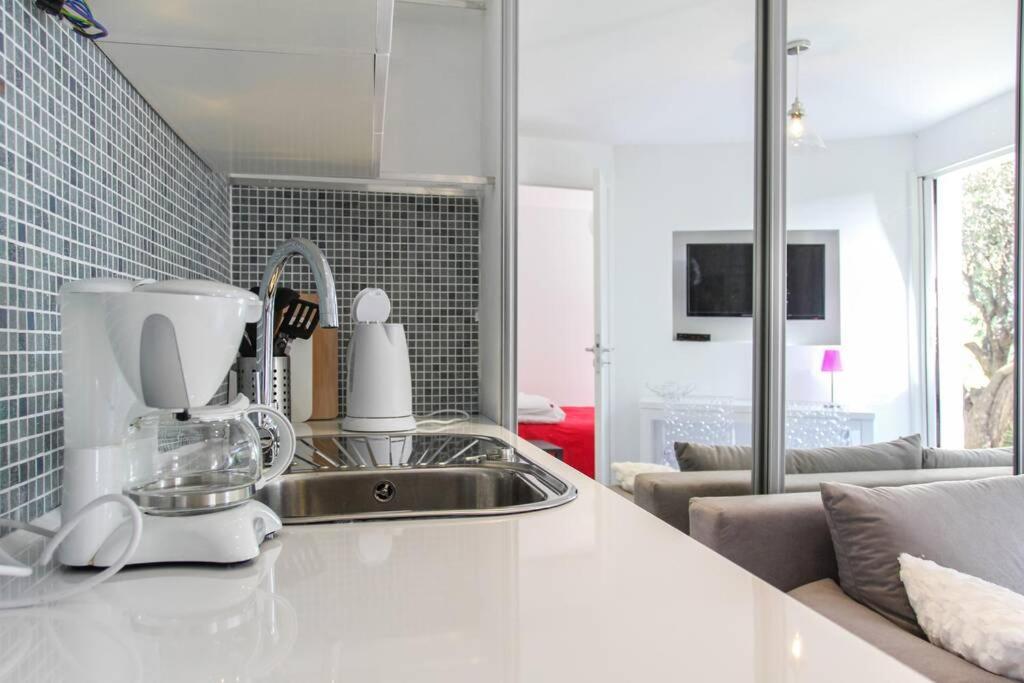 Appartement Lumineux Avec Terrasse Jardin Et Acces Piscine Villefranche-sur-Mer Luaran gambar